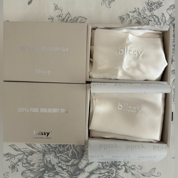 Blissy Other - 2 New Unused Blissy Silk Pillowcases in White
